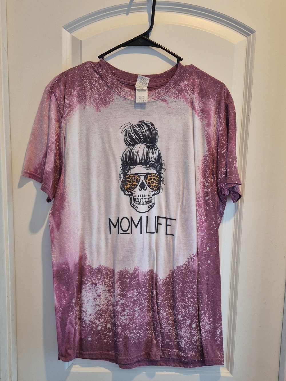 Gildan Pink and White Bleach-Effect "Mom Life" Skull Tee